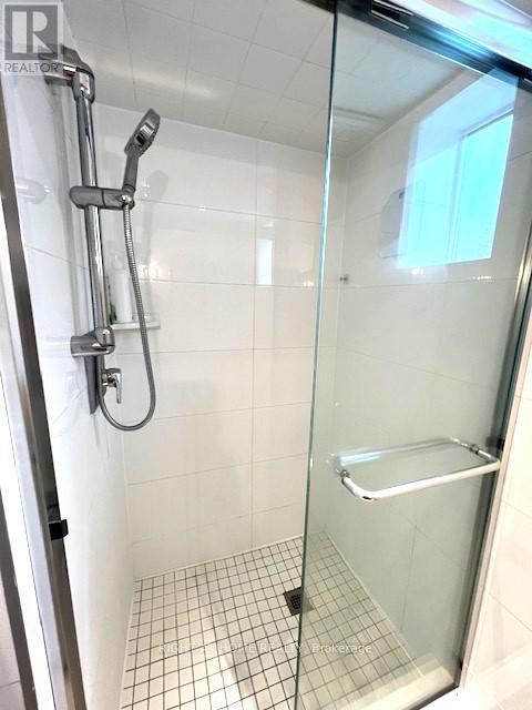 












58 YORE ROAD

,
Toronto (Beechborough-Greenbrook),




Ontario
M6M1W7

