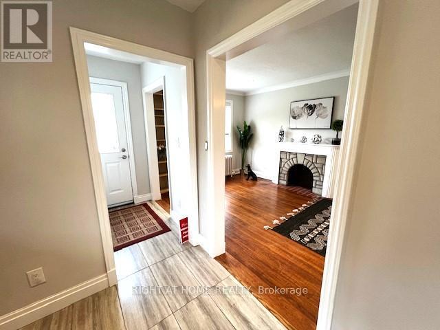 












58 YORE ROAD

,
Toronto (Beechborough-Greenbrook),




Ontario
M6M1W7

