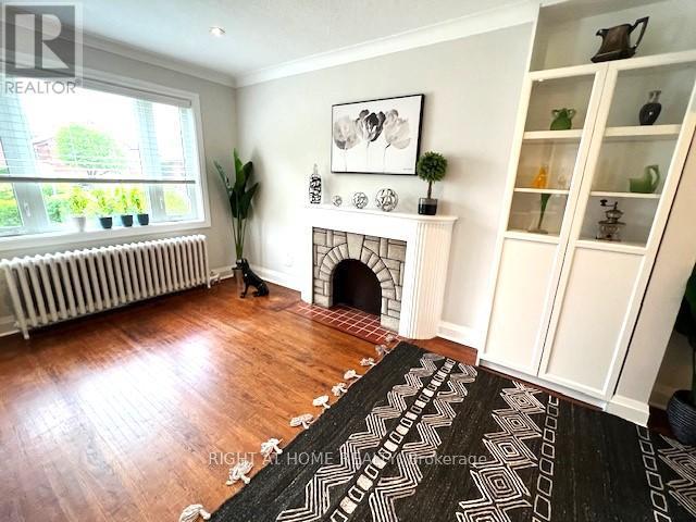 












58 YORE ROAD

,
Toronto (Beechborough-Greenbrook),




Ontario
M6M1W7

