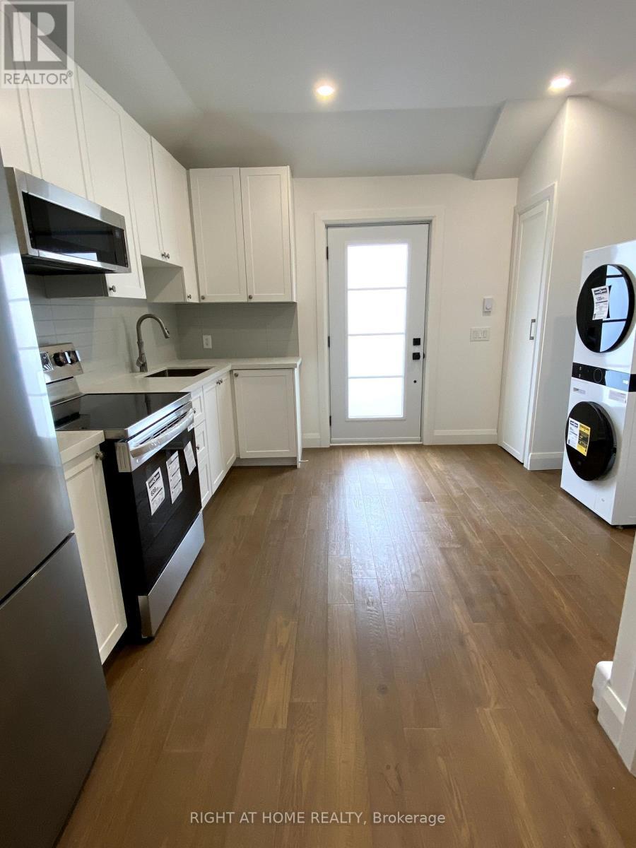 












GARDEN SUITE - 21 NORTHGATE DRIVE

,
Toronto (Downsview-Roding-CFB),




Ontario
M3K1R1

