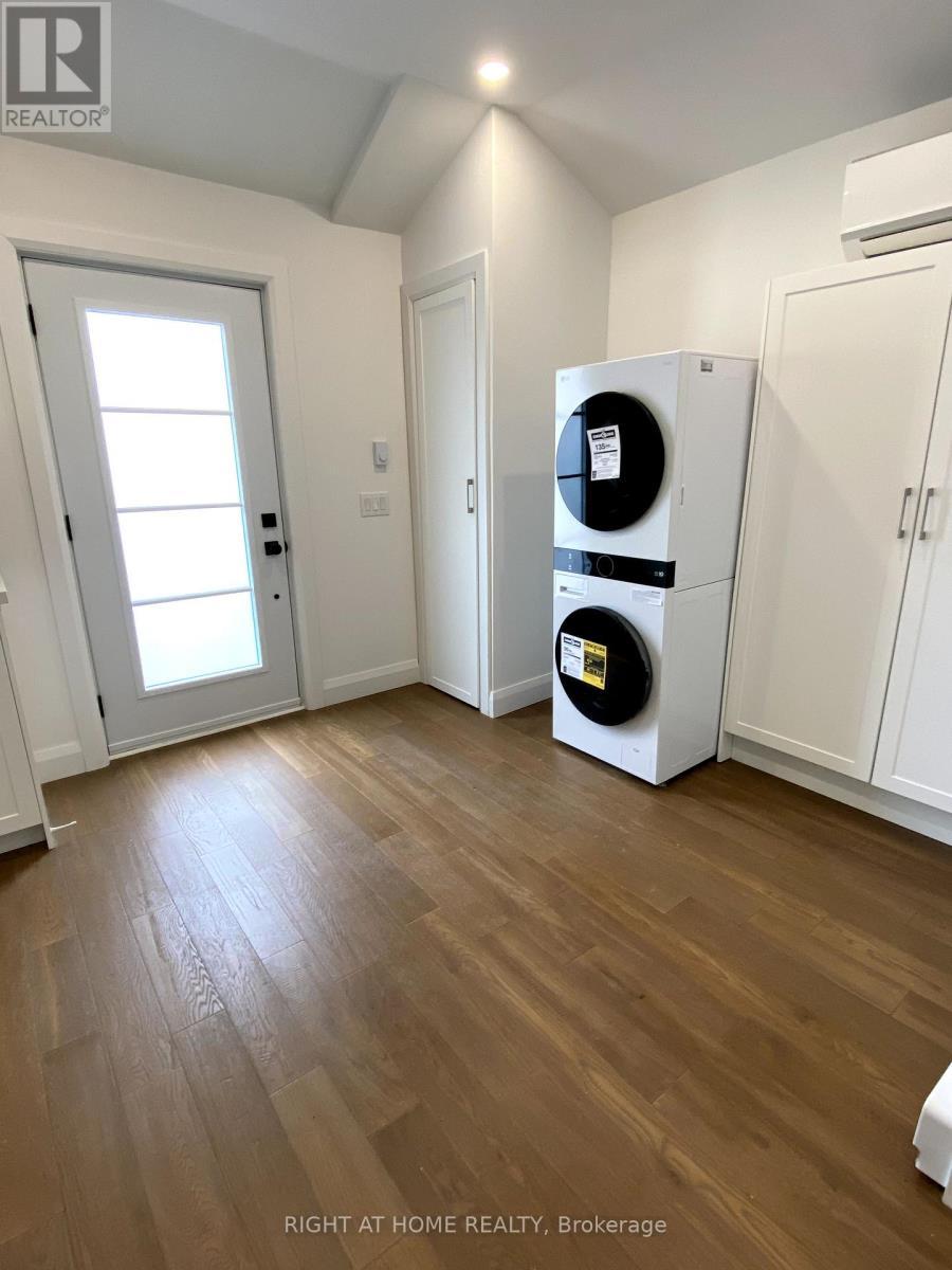 












GARDEN SUITE - 21 NORTHGATE DRIVE

,
Toronto (Downsview-Roding-CFB),




Ontario
M3K1R1

