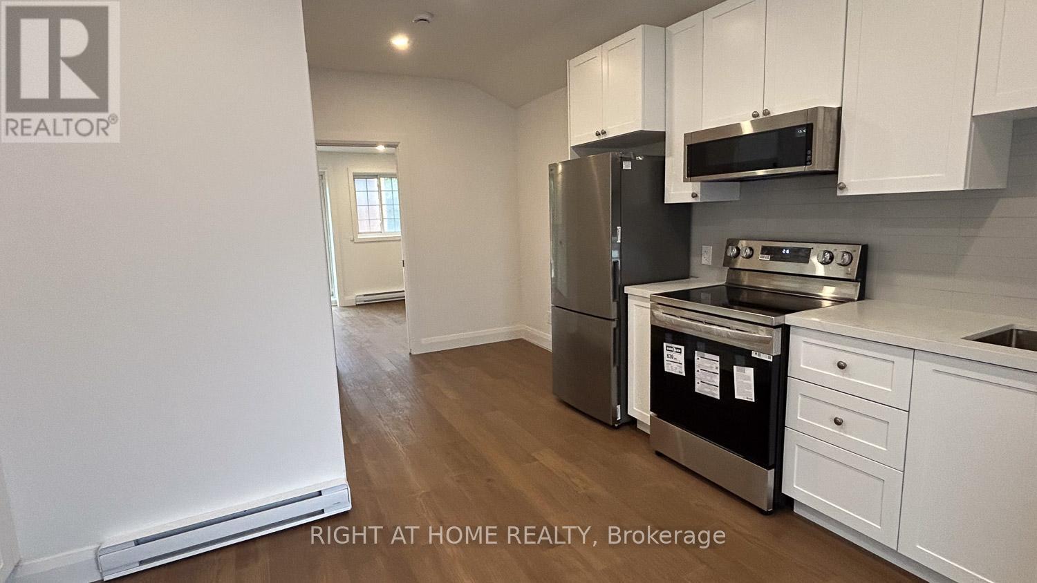 












GARDEN SUITE - 21 NORTHGATE DRIVE

,
Toronto (Downsview-Roding-CFB),




Ontario
M3K1R1

