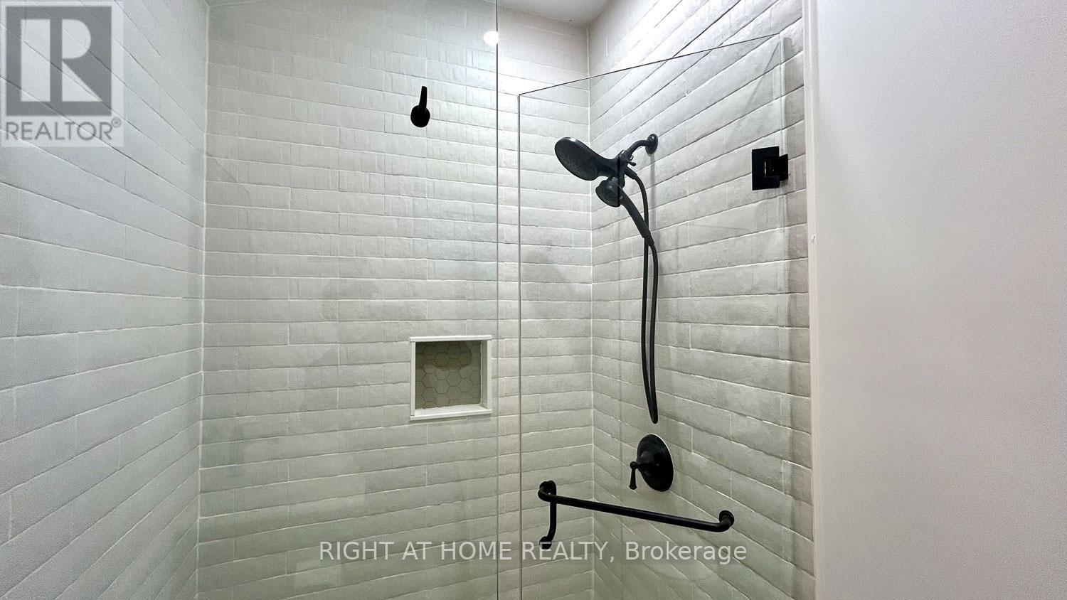 












GARDEN SUITE - 21 NORTHGATE DRIVE

,
Toronto (Downsview-Roding-CFB),




Ontario
M3K1R1

