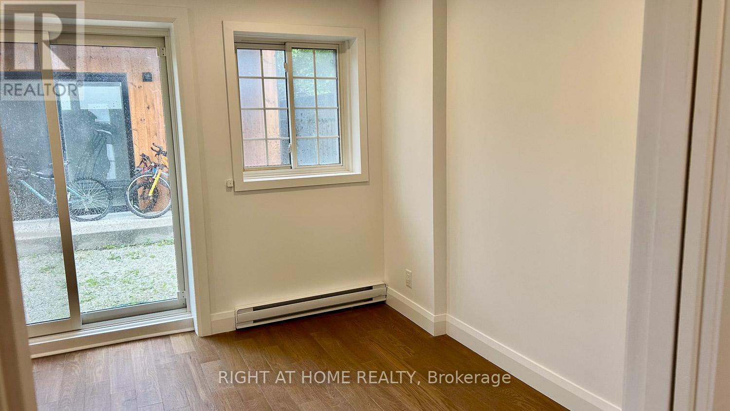












GARDEN SUITE - 21 NORTHGATE DRIVE

,
Toronto (Downsview-Roding-CFB),




Ontario
M3K1R1

