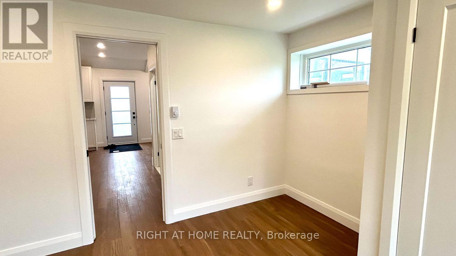 












GARDEN SUITE - 21 NORTHGATE DRIVE

,
Toronto (Downsview-Roding-CFB),




Ontario
M3K1R1

