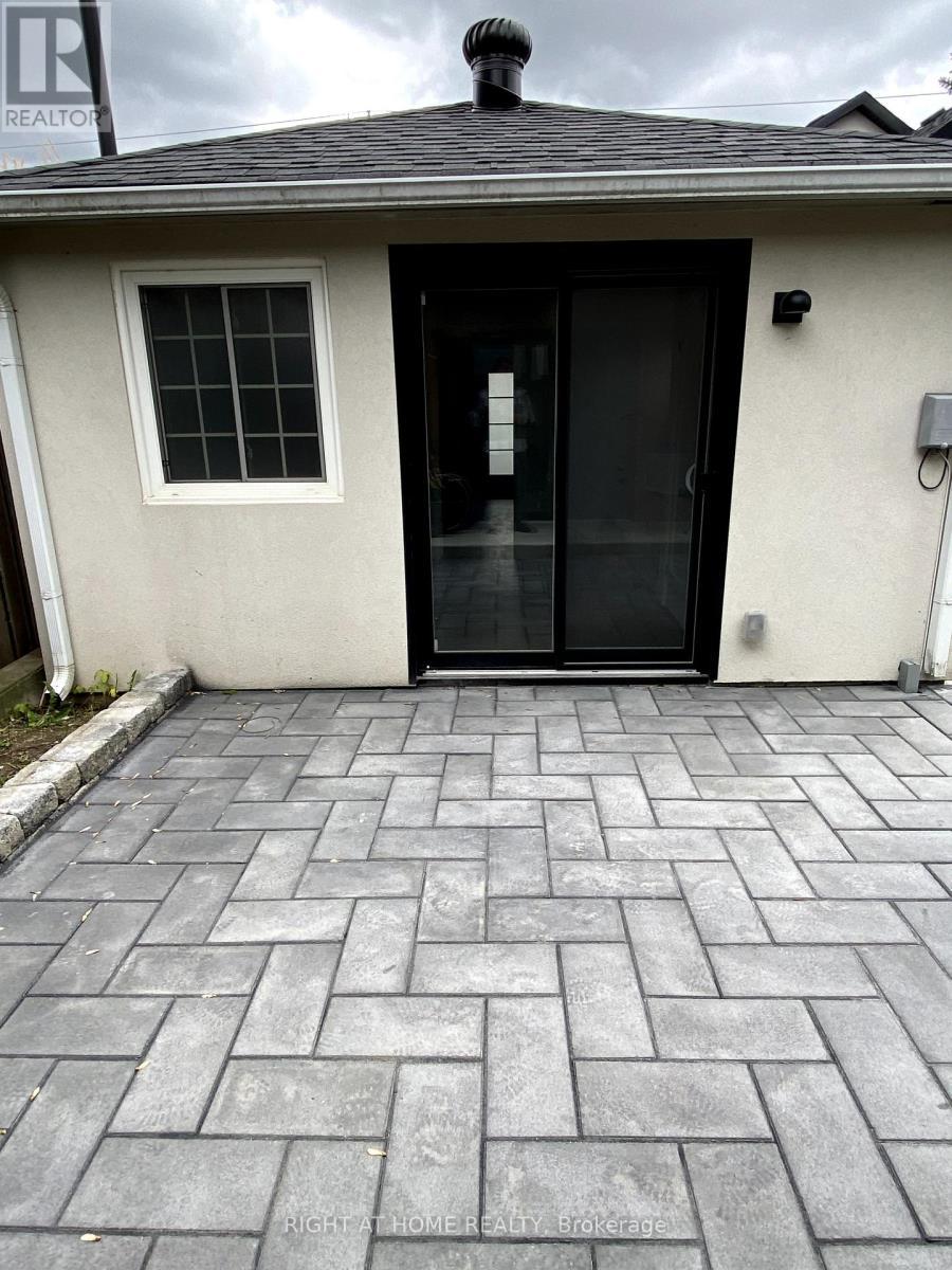 












GARDEN SUITE - 21 NORTHGATE DRIVE

,
Toronto (Downsview-Roding-CFB),




Ontario
M3K1R1


