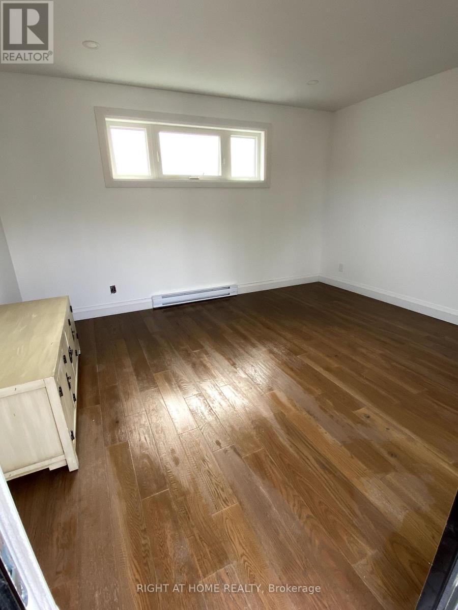 












GARDEN SUITE - 21 NORTHGATE DRIVE

,
Toronto (Downsview-Roding-CFB),




Ontario
M3K1R1

