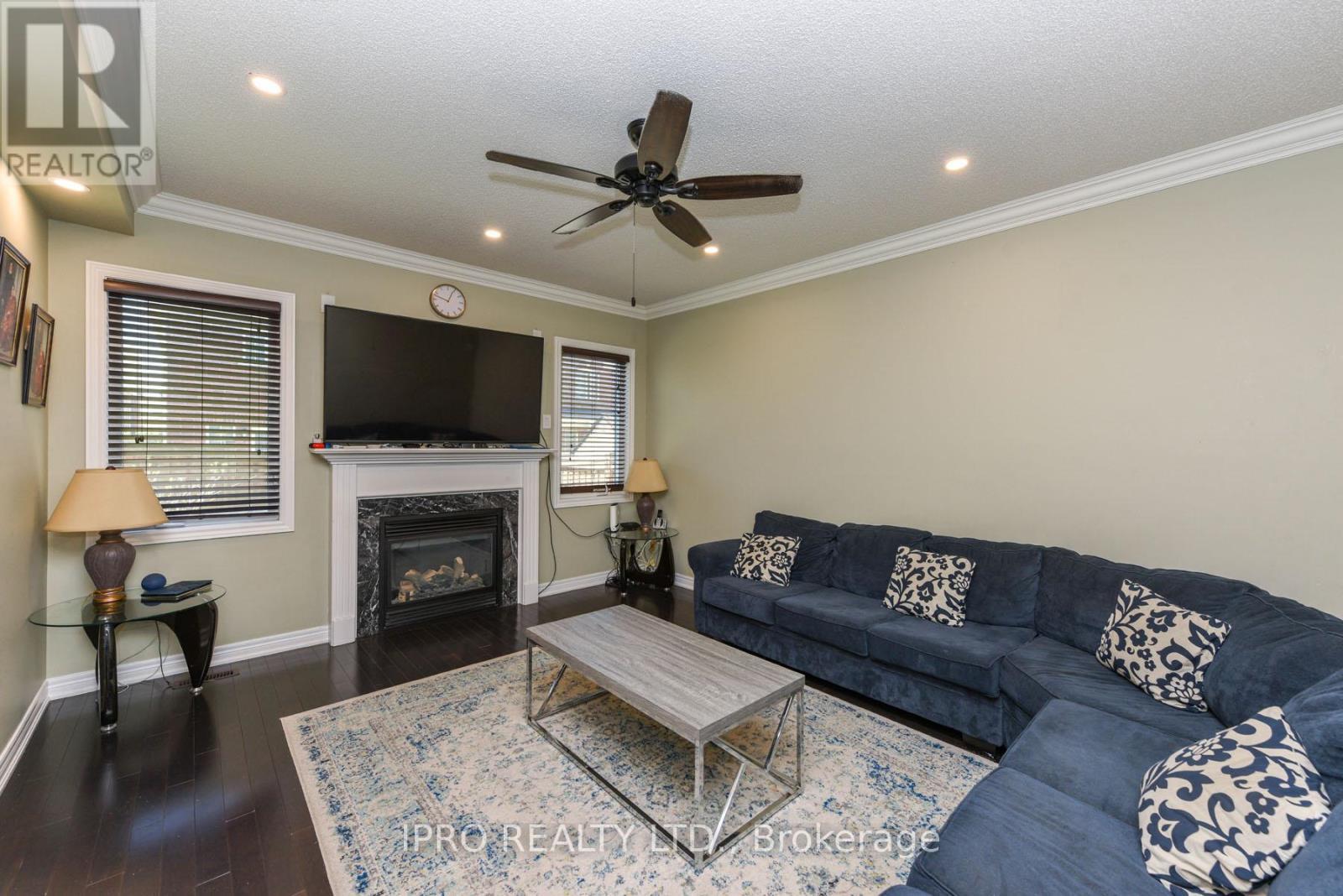 












304 DALGLEISH GARDEN

,
Milton (SC Scott),




Ontario
L9T6Z7

