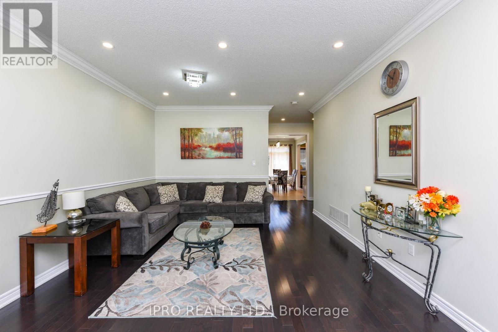 












304 DALGLEISH GARDEN

,
Milton (SC Scott),




Ontario
L9T6Z7

