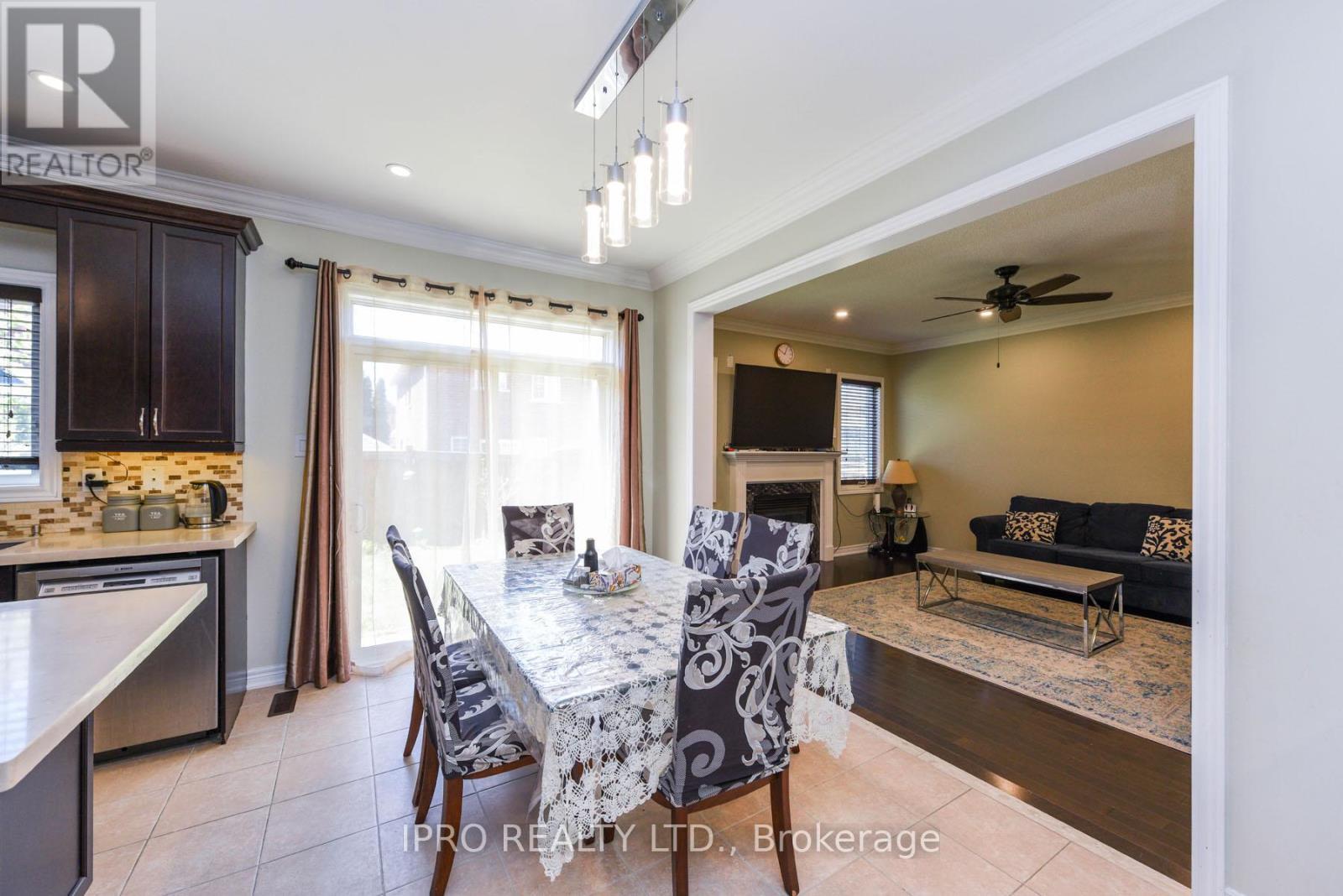 












304 DALGLEISH GARDEN

,
Milton (SC Scott),




Ontario
L9T6Z7

