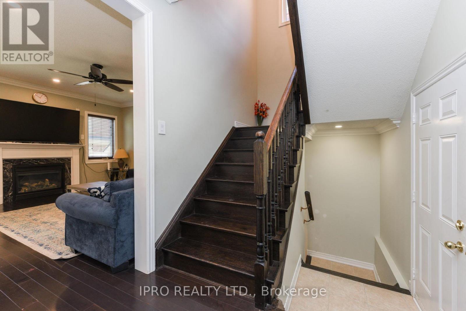 












304 DALGLEISH GARDEN

,
Milton (SC Scott),




Ontario
L9T6Z7

