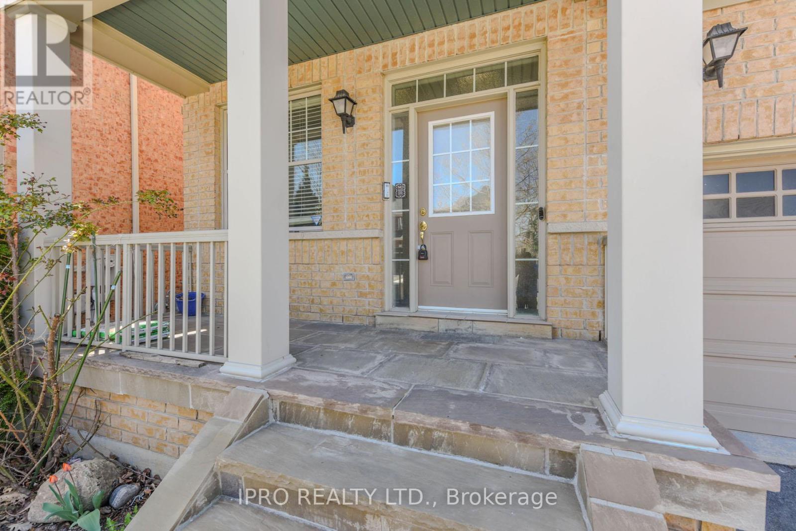 












304 DALGLEISH GARDEN

,
Milton (SC Scott),




Ontario
L9T6Z7

