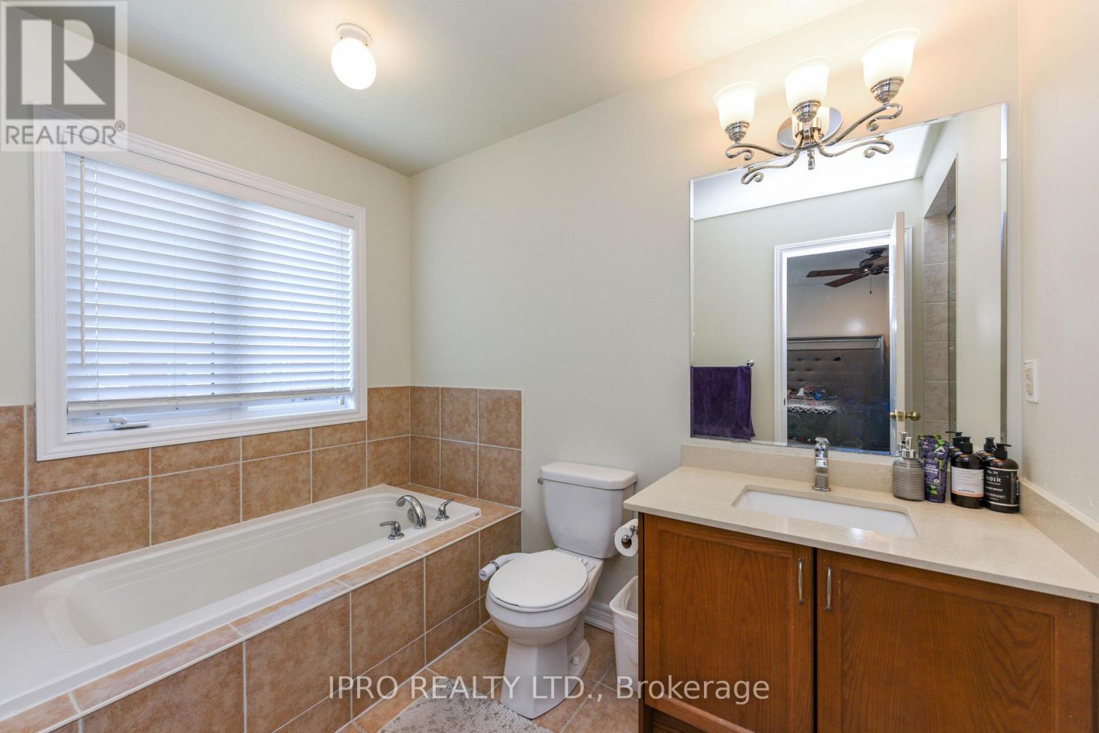 












304 DALGLEISH GARDEN

,
Milton (SC Scott),




Ontario
L9T6Z7

