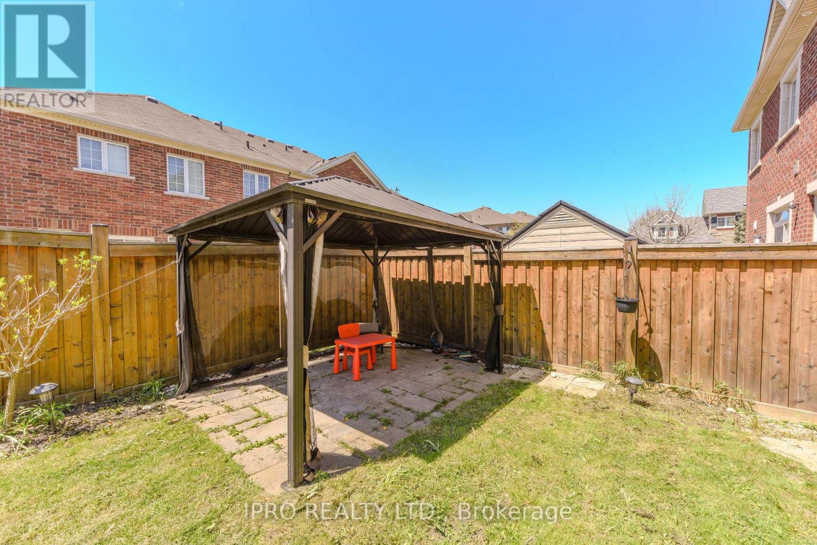 












304 DALGLEISH GARDEN

,
Milton (SC Scott),




Ontario
L9T6Z7

