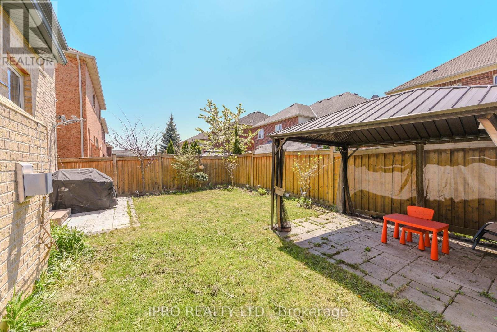 












304 DALGLEISH GARDEN

,
Milton (SC Scott),




Ontario
L9T6Z7

