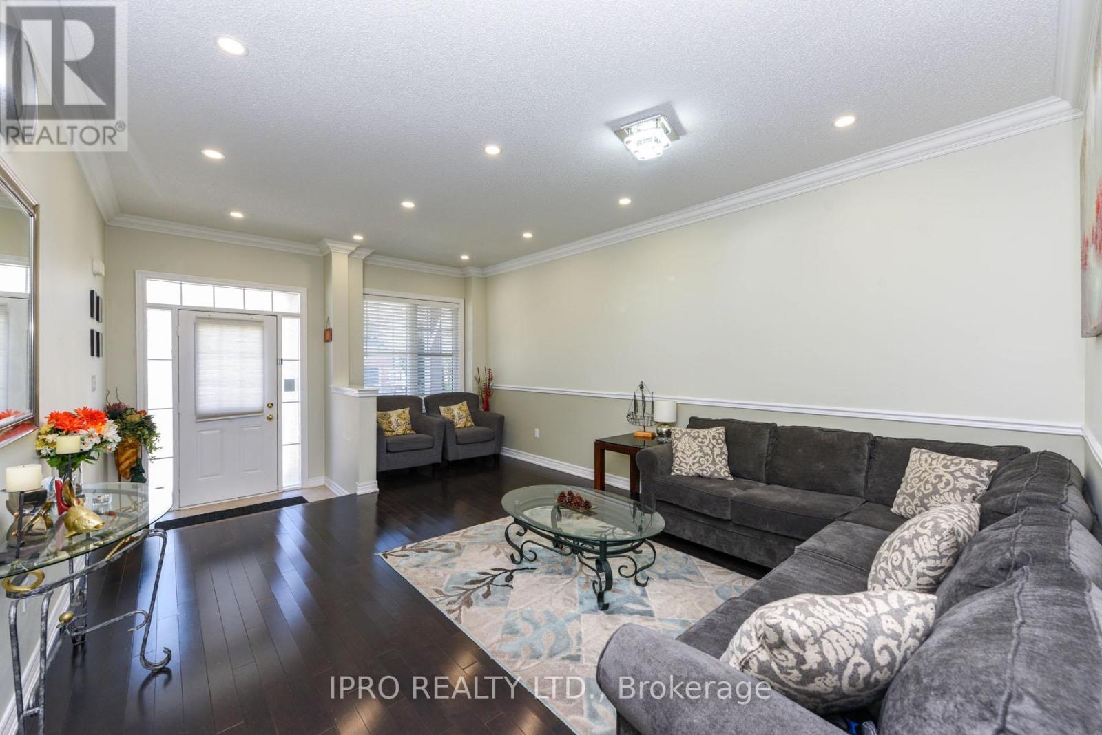 












304 DALGLEISH GARDEN

,
Milton (SC Scott),




Ontario
L9T6Z7

