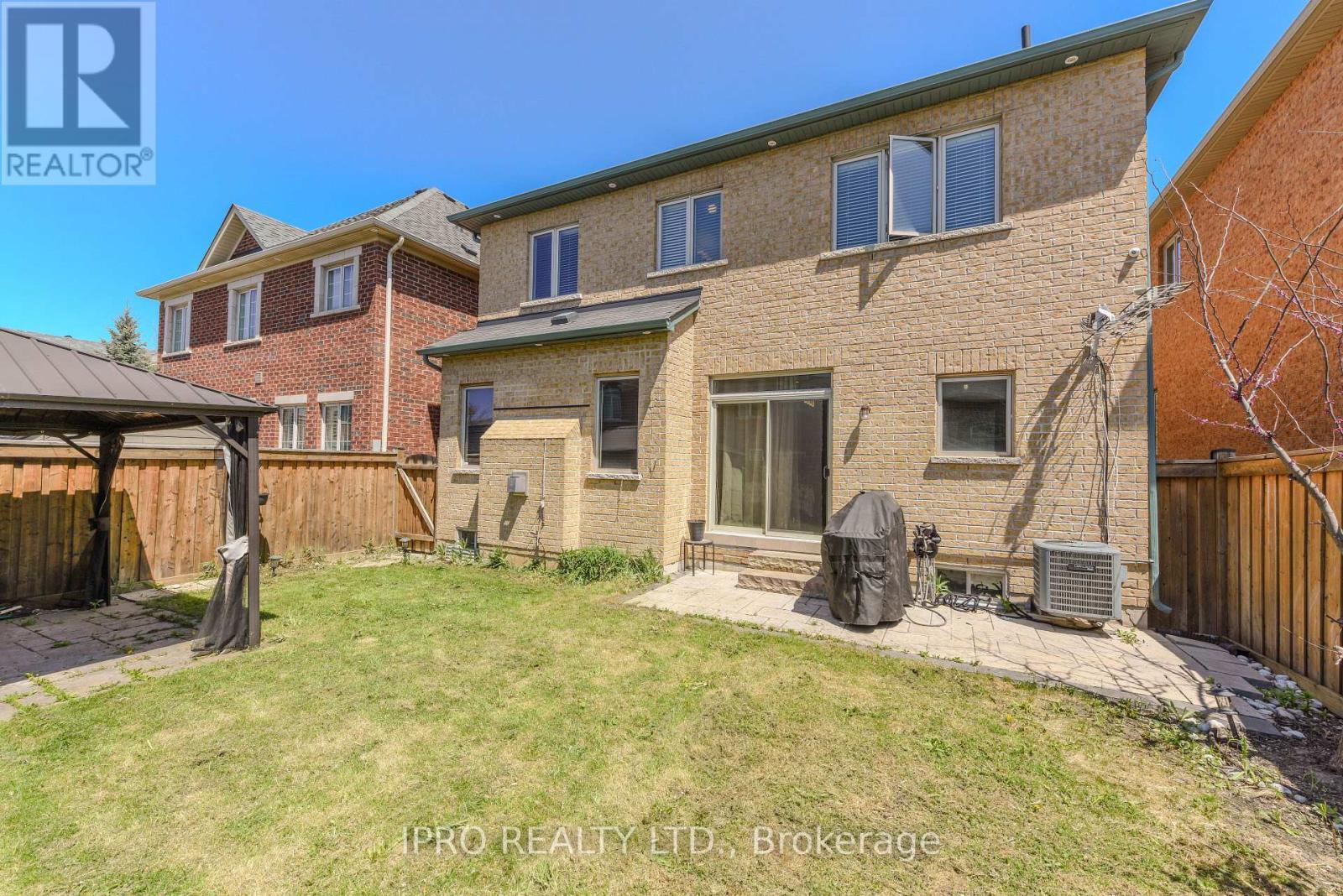 












304 DALGLEISH GARDEN

,
Milton (SC Scott),




Ontario
L9T6Z7

