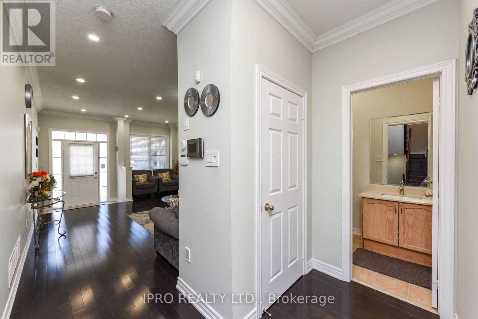 












304 DALGLEISH GARDEN

,
Milton (SC Scott),




Ontario
L9T6Z7

