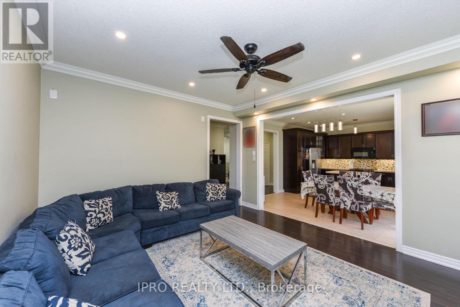 












304 DALGLEISH GARDEN

,
Milton (SC Scott),




Ontario
L9T6Z7

