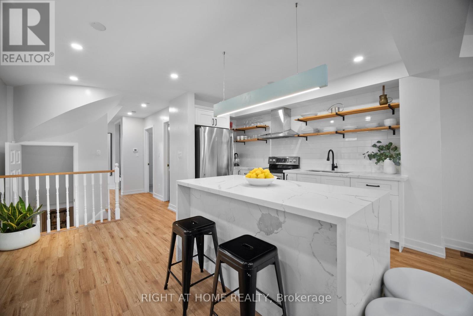 












1085 FOXGLOVE PLACE

,
Mississauga (East Credit),




Ontario
L5V2N5

