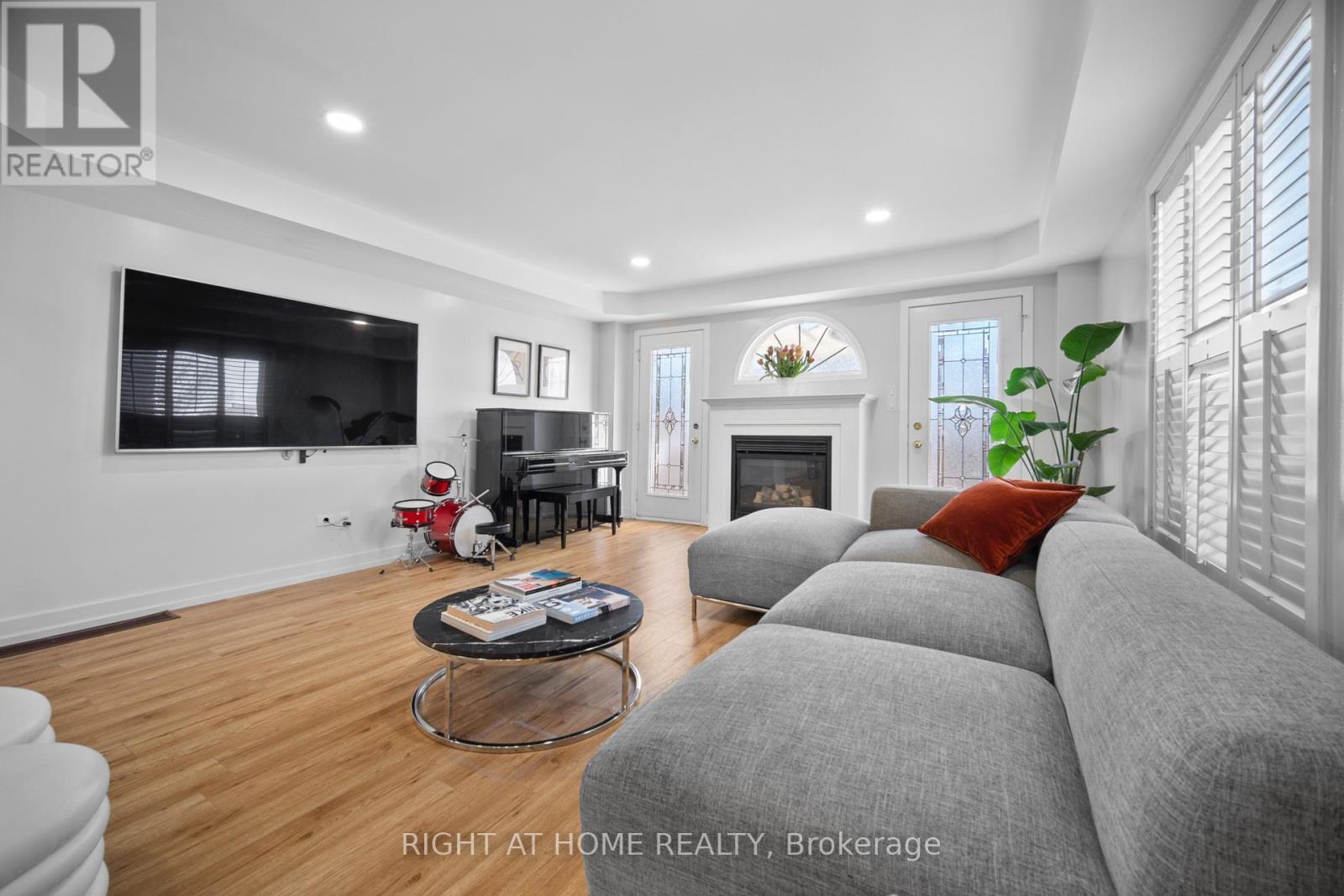 












1085 FOXGLOVE PLACE

,
Mississauga (East Credit),




Ontario
L5V2N5

