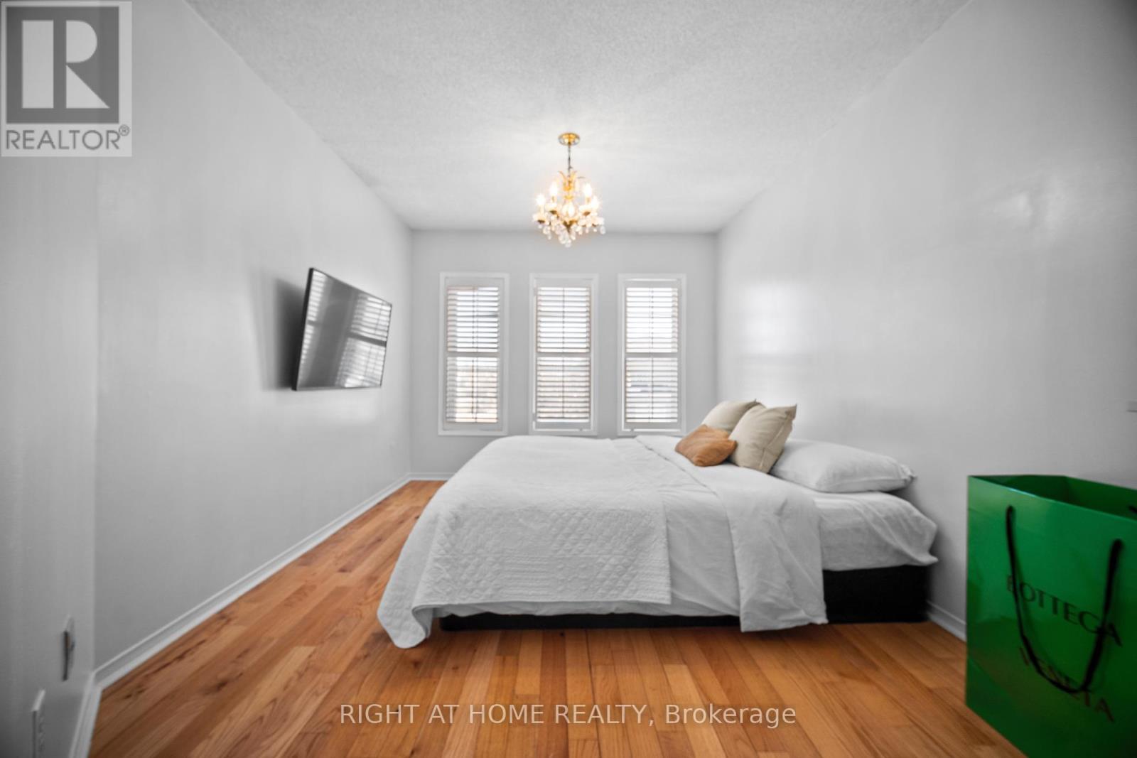 












1085 FOXGLOVE PLACE

,
Mississauga (East Credit),




Ontario
L5V2N5

