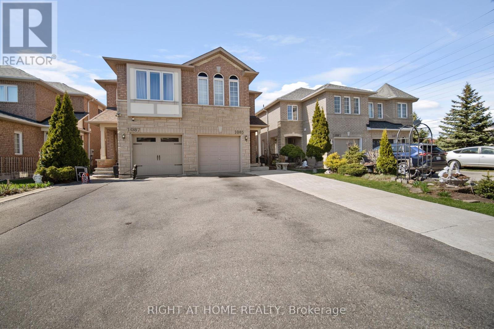 












1085 FOXGLOVE PLACE

,
Mississauga (East Credit),




Ontario
L5V2N5

