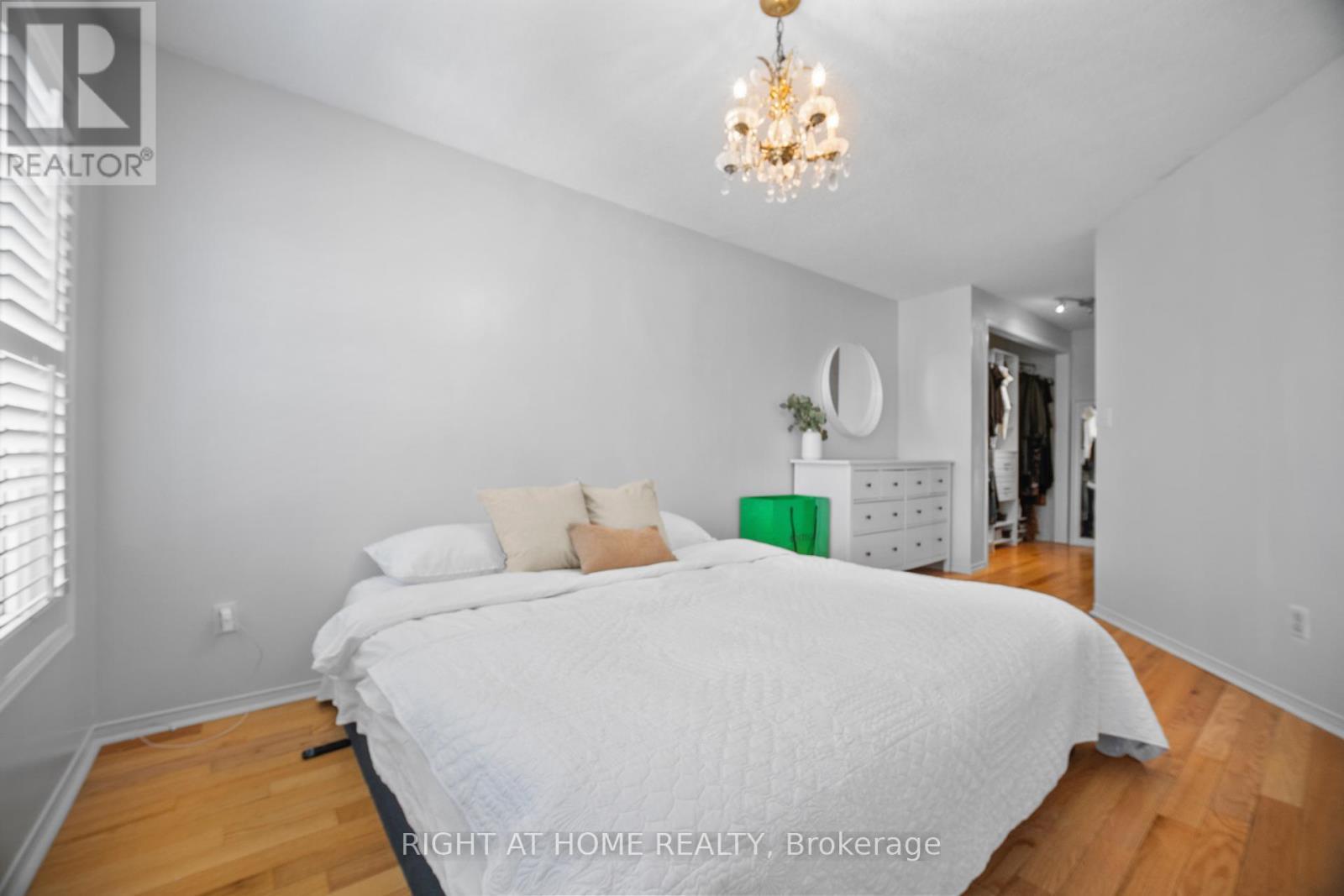 












1085 FOXGLOVE PLACE

,
Mississauga (East Credit),




Ontario
L5V2N5

