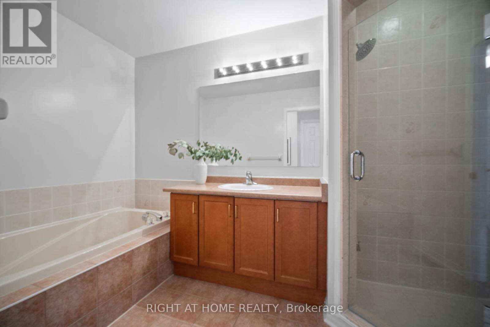 












1085 FOXGLOVE PLACE

,
Mississauga (East Credit),




Ontario
L5V2N5

