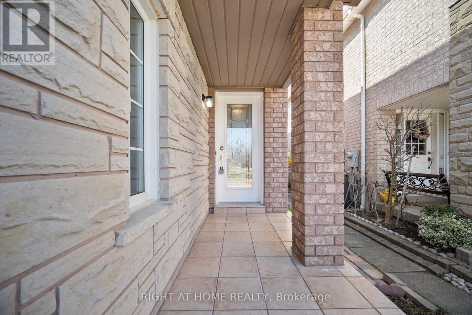 












1085 FOXGLOVE PLACE

,
Mississauga (East Credit),




Ontario
L5V2N5

