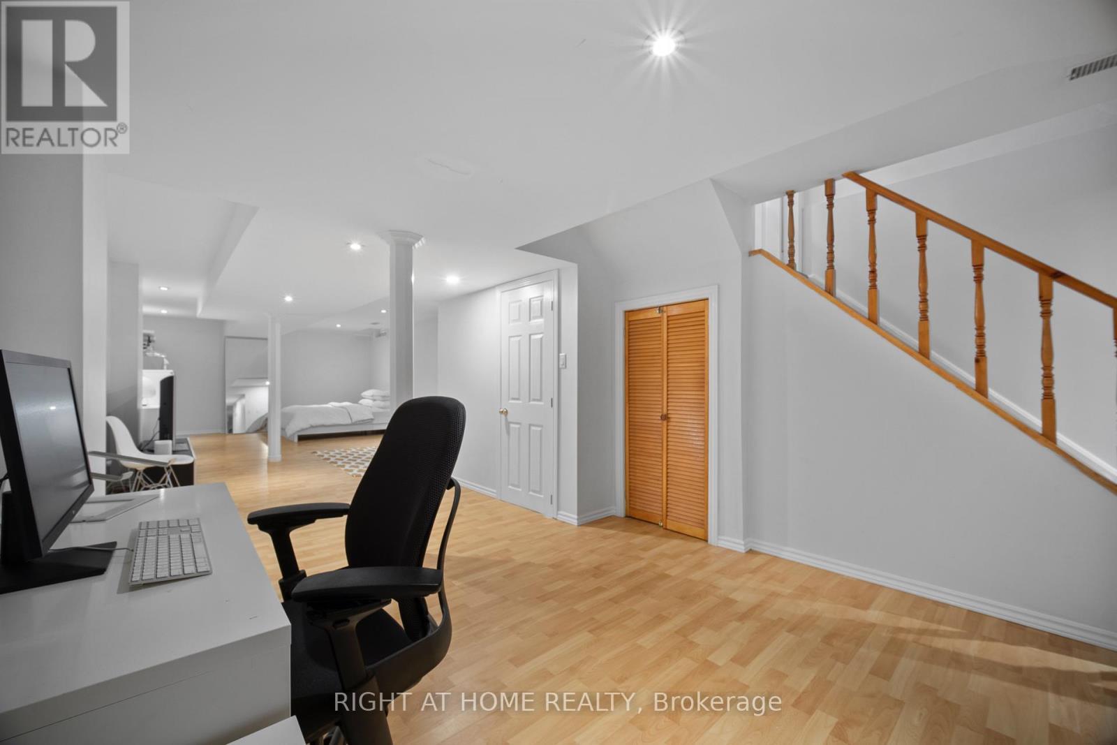 












1085 FOXGLOVE PLACE

,
Mississauga (East Credit),




Ontario
L5V2N5


