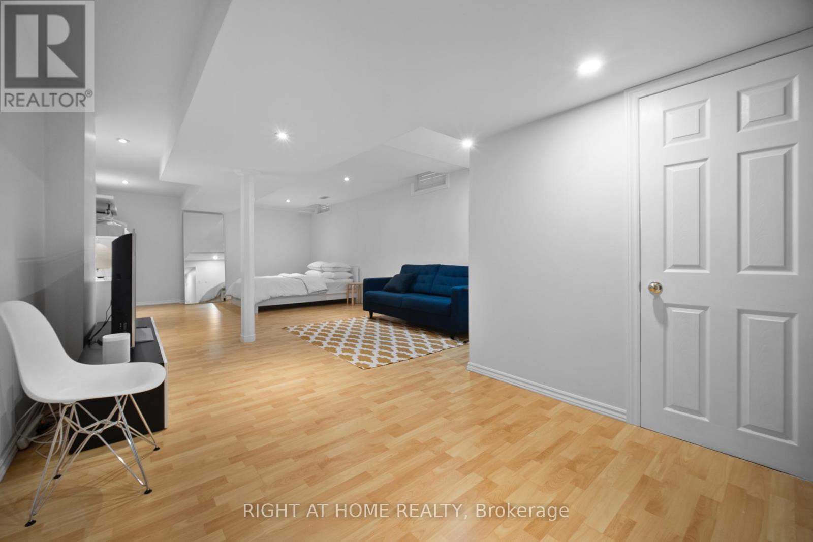 












1085 FOXGLOVE PLACE

,
Mississauga (East Credit),




Ontario
L5V2N5

