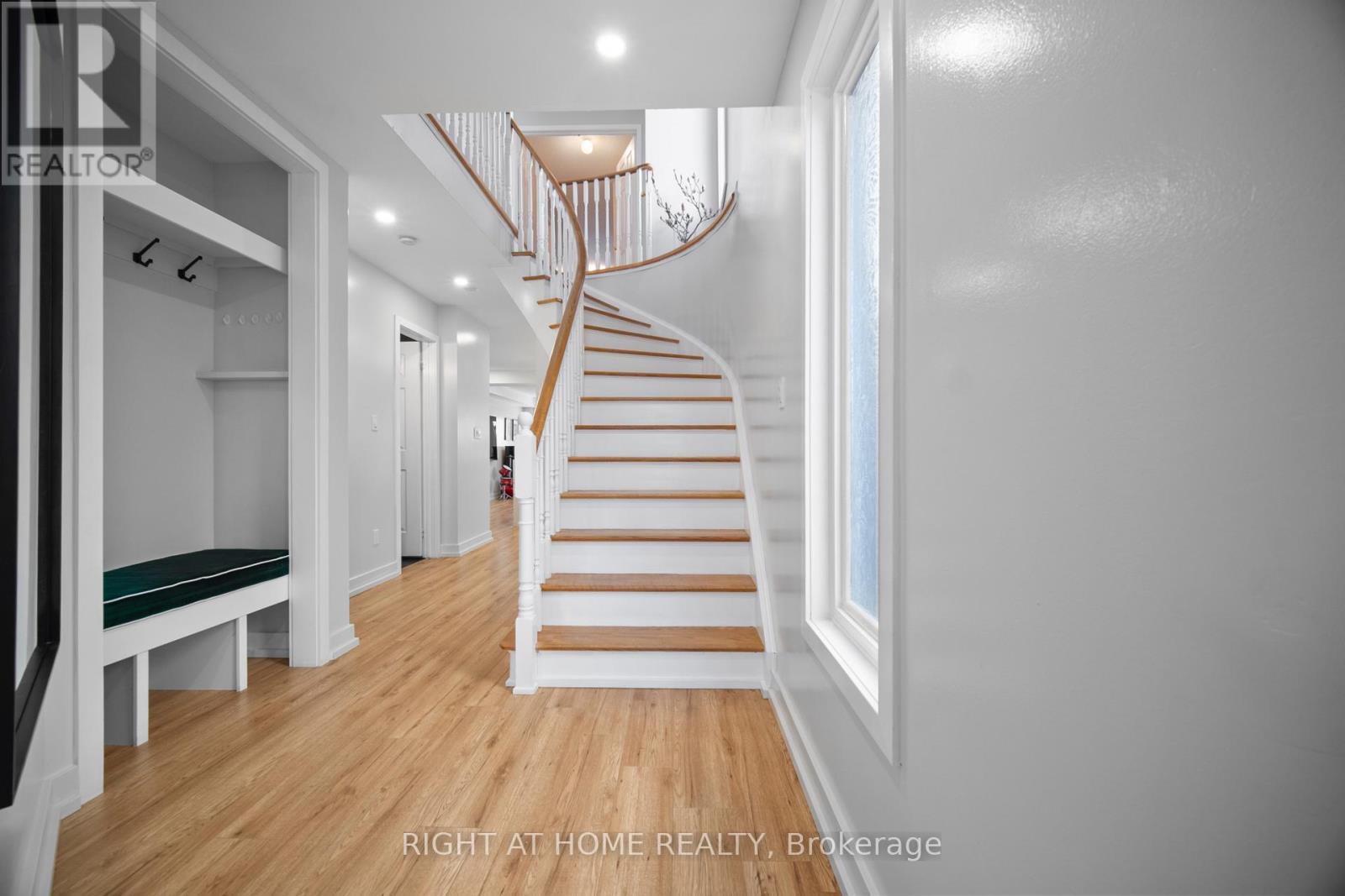 












1085 FOXGLOVE PLACE

,
Mississauga (East Credit),




Ontario
L5V2N5

