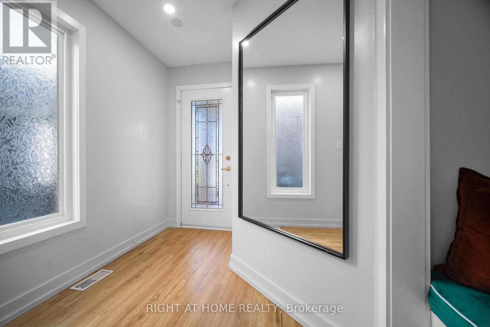 












1085 FOXGLOVE PLACE

,
Mississauga (East Credit),




Ontario
L5V2N5

