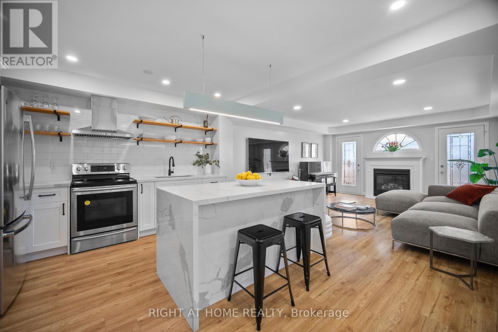 












1085 FOXGLOVE PLACE

,
Mississauga (East Credit),




Ontario
L5V2N5

