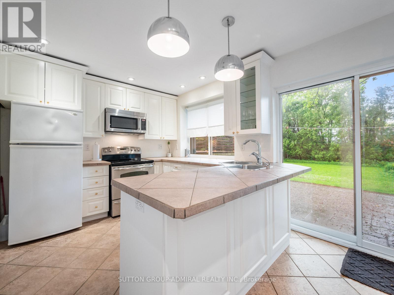 












5509 HIXON AVENUE

,
Burlington (Appleby),




Ontario
L7L3S1

