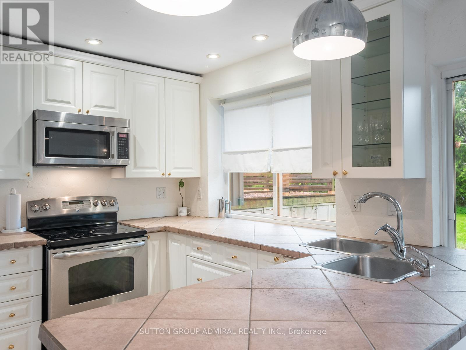 












5509 HIXON AVENUE

,
Burlington (Appleby),




Ontario
L7L3S1

