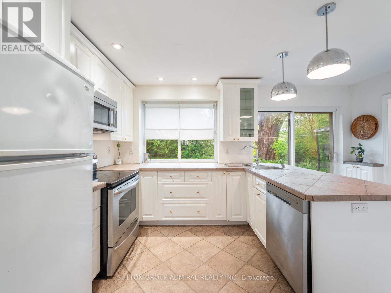 












5509 HIXON AVENUE

,
Burlington (Appleby),




Ontario
L7L3S1

