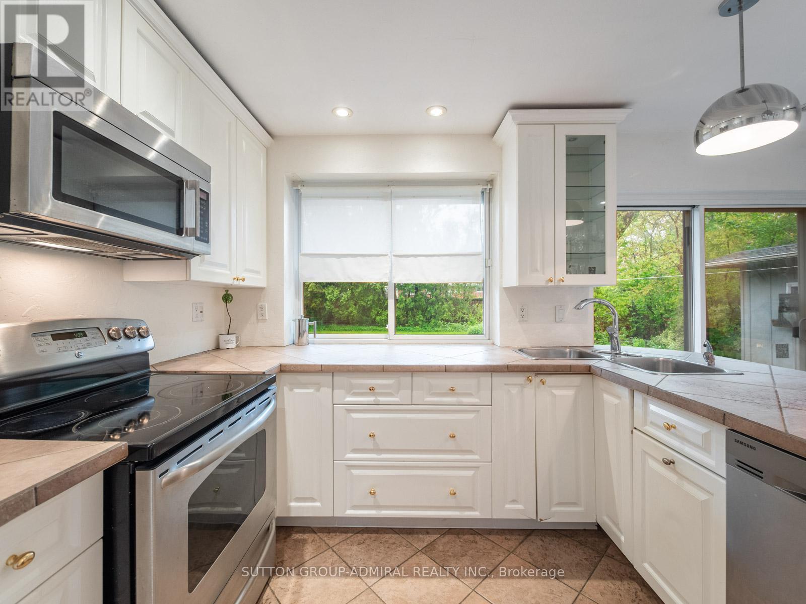 












5509 HIXON AVENUE

,
Burlington (Appleby),




Ontario
L7L3S1


