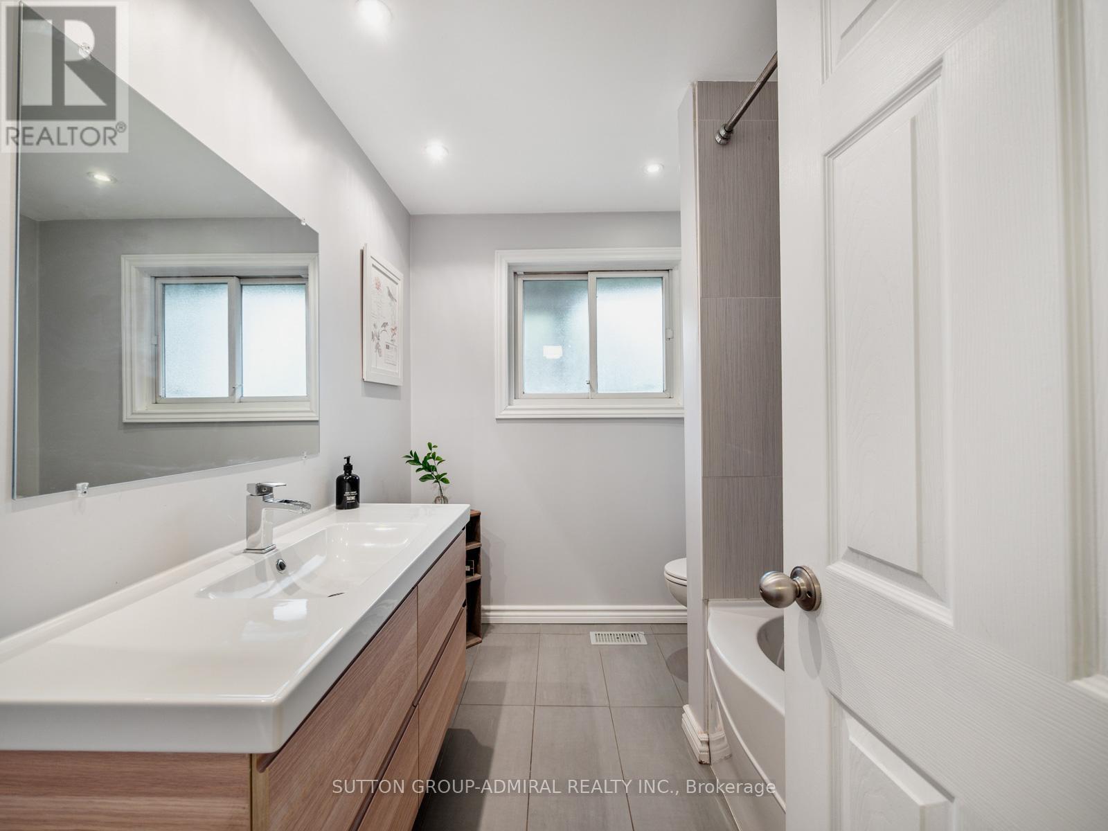 












5509 HIXON AVENUE

,
Burlington (Appleby),




Ontario
L7L3S1

