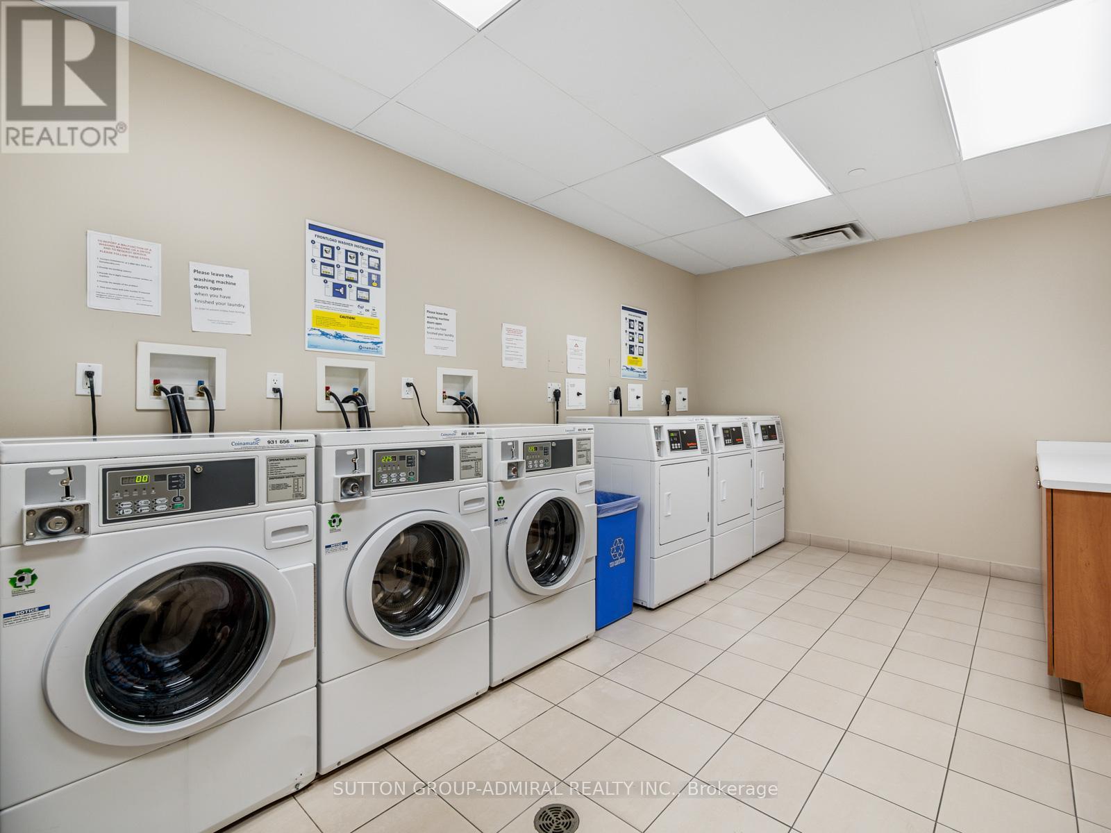 












1715 - 60 HEINTZMAN STREET

,
Toronto (Junction Area),




Ontario
M6P5A1

