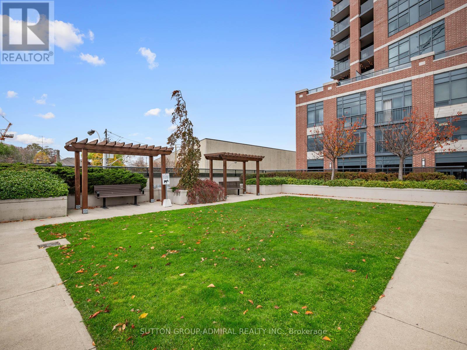 












1715 - 60 HEINTZMAN STREET

,
Toronto (Junction Area),




Ontario
M6P5A1

