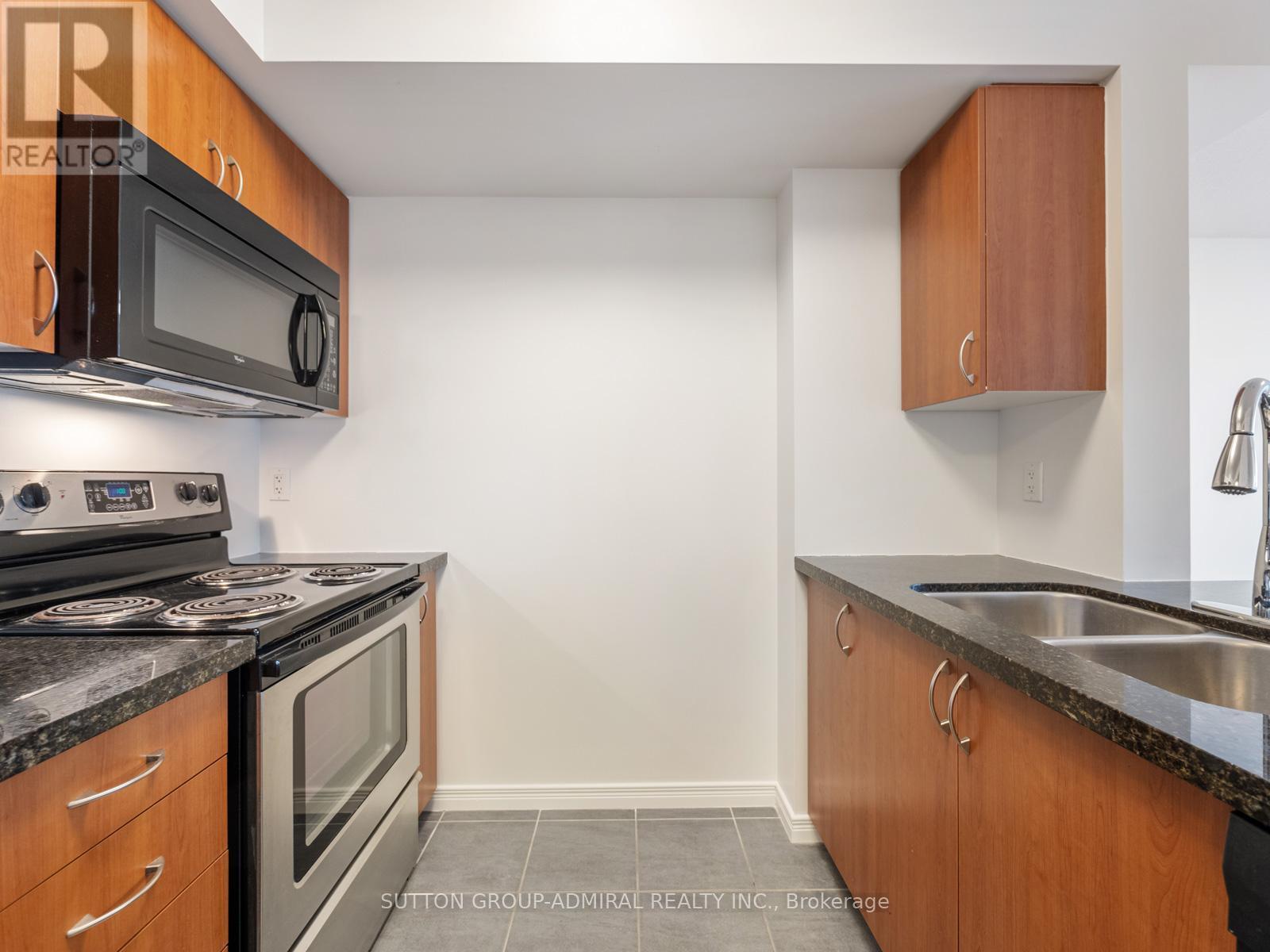 












1715 - 60 HEINTZMAN STREET

,
Toronto (Junction Area),




Ontario
M6P5A1

