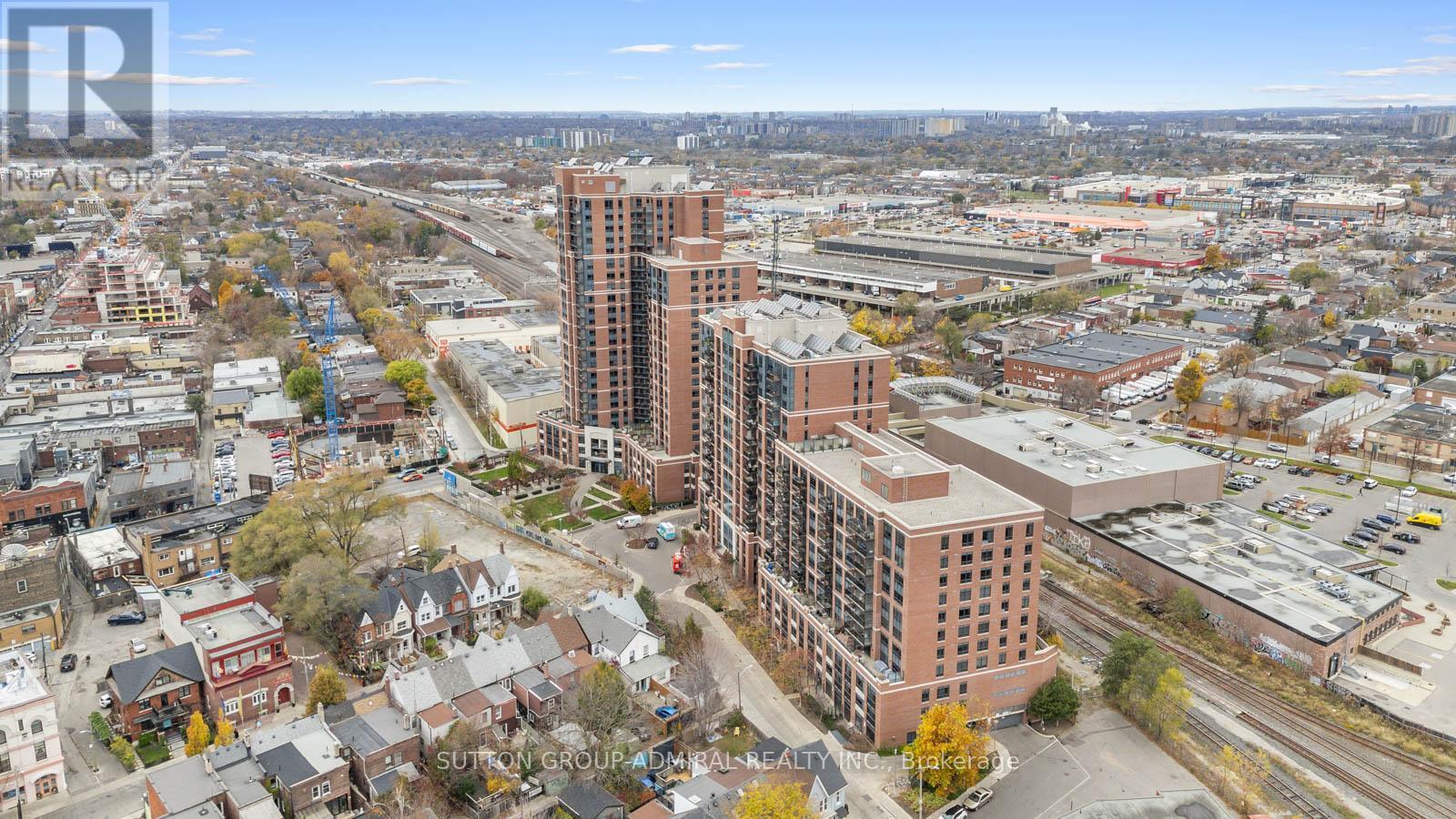 












1715 - 60 HEINTZMAN STREET

,
Toronto (Junction Area),




Ontario
M6P5A1

