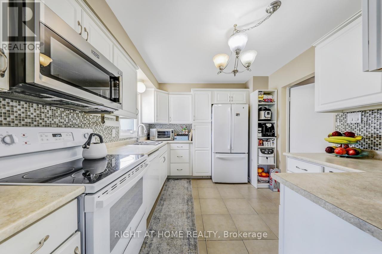 












30 MAYBERRY COURT

,
Brampton (Central Park),




Ontario
L6S5B2

