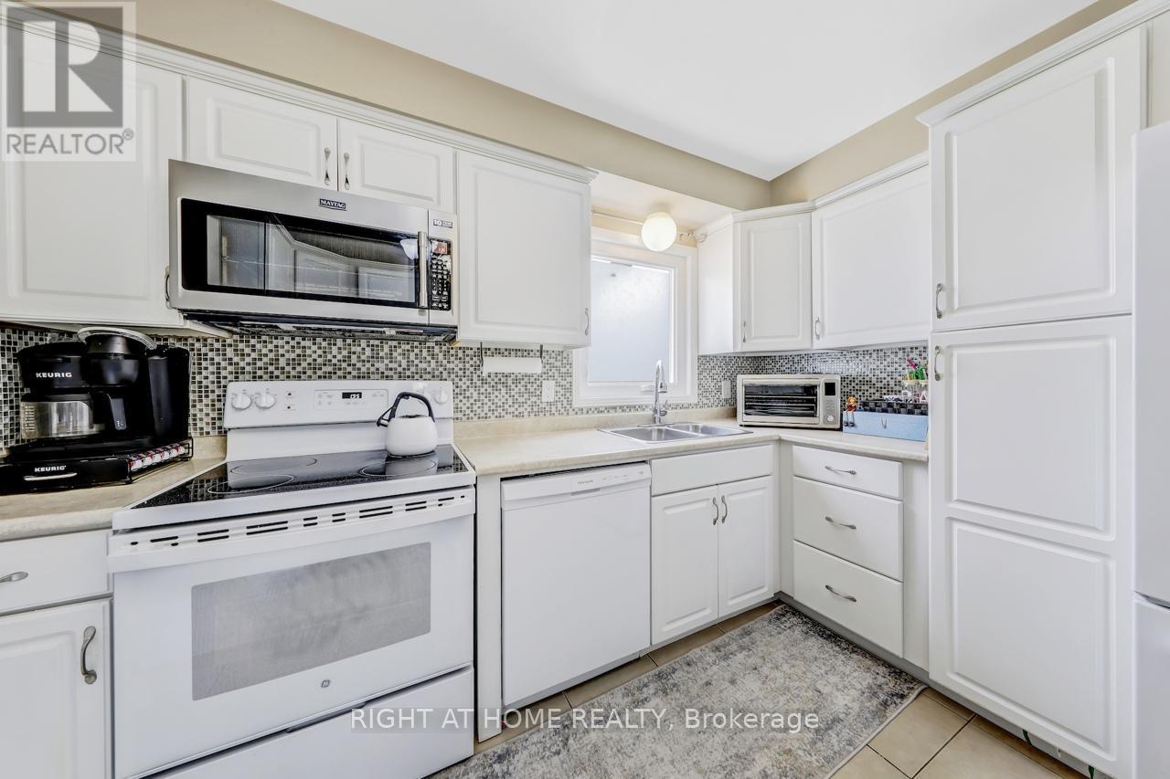 












30 MAYBERRY COURT

,
Brampton (Central Park),




Ontario
L6S5B2

