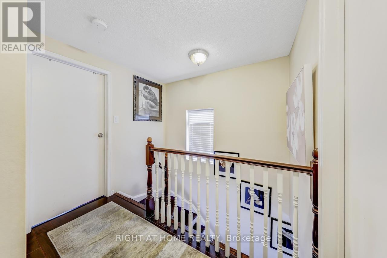 












30 MAYBERRY COURT

,
Brampton (Central Park),




Ontario
L6S5B2

