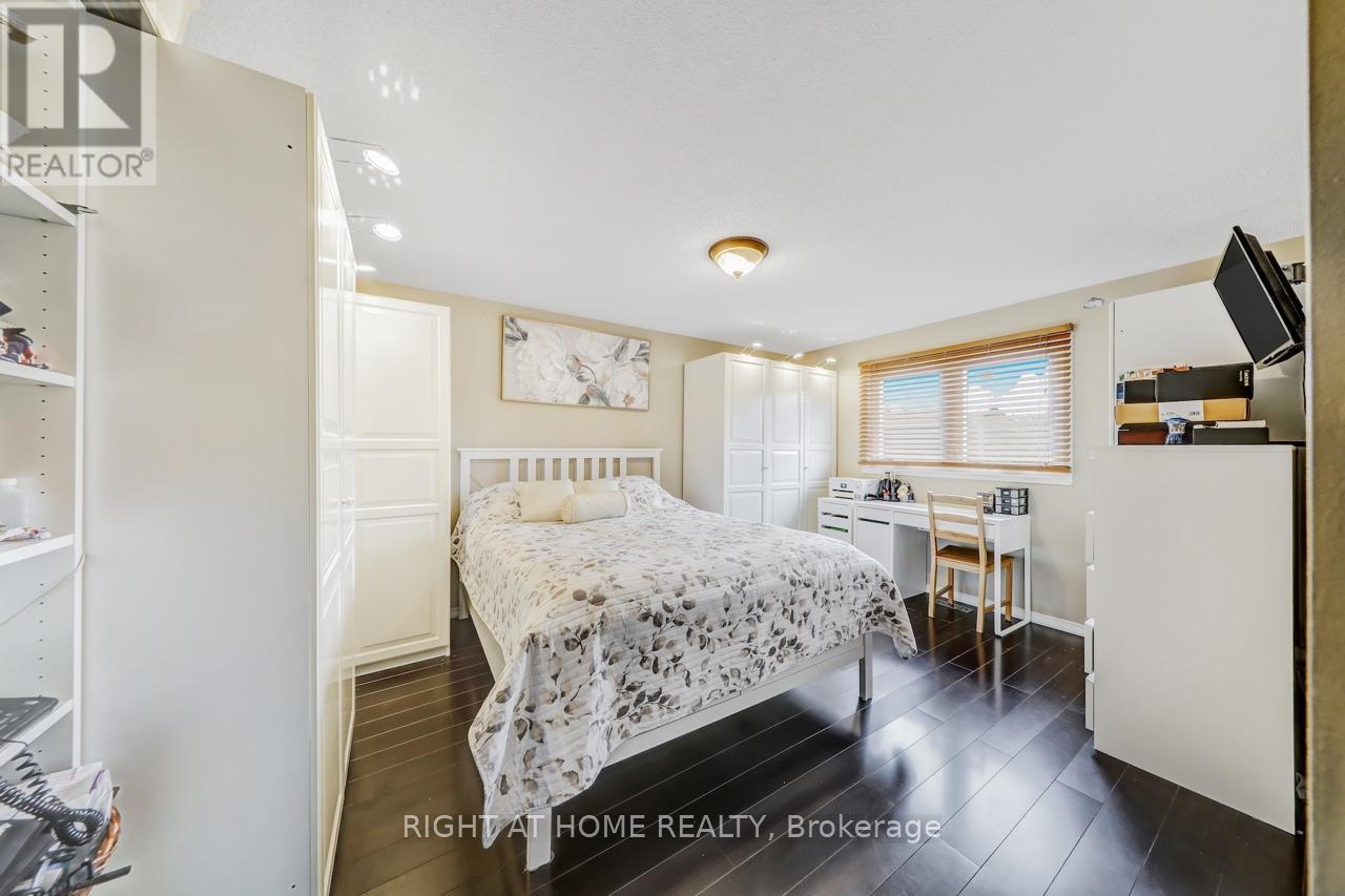 












30 MAYBERRY COURT

,
Brampton (Central Park),




Ontario
L6S5B2

