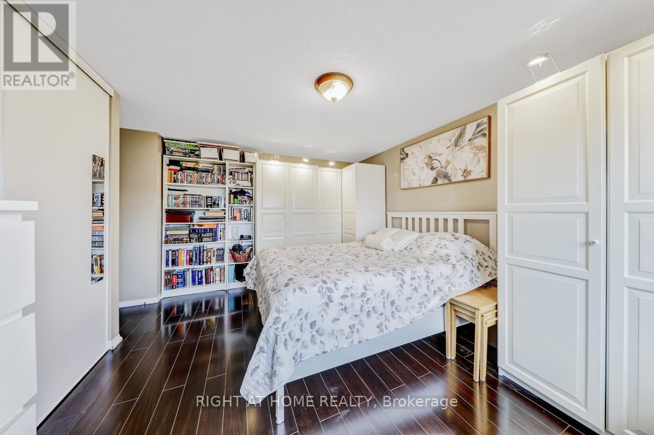 












30 MAYBERRY COURT

,
Brampton (Central Park),




Ontario
L6S5B2

