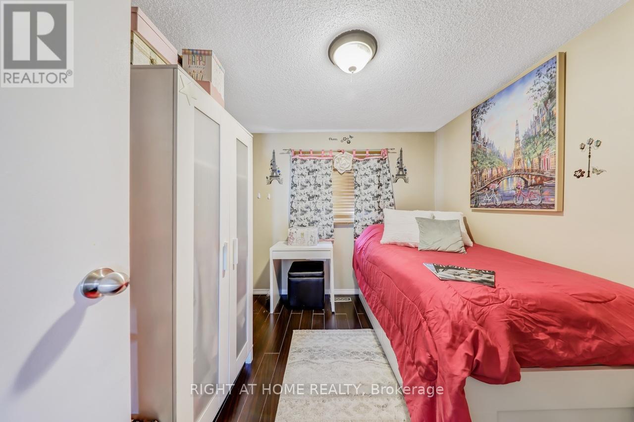 












30 MAYBERRY COURT

,
Brampton (Central Park),




Ontario
L6S5B2

